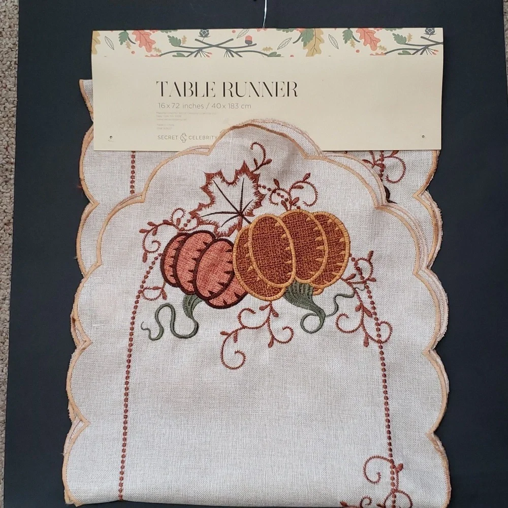 Secret Celebrity NWT Pumpkins and Leaves 72 x 16 Table Runner